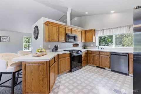 Kitchen - 191 E Vine Maple Ln, Union, WA 98592 photo 1 of 2