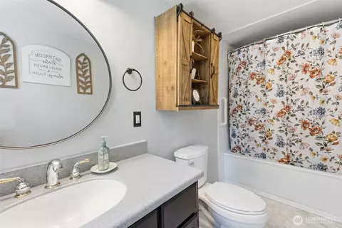 Bath - 191 E Vine Maple Ln, Union, WA 98592 photo 2 of 2
