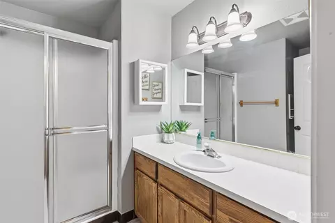 Bath - 191 E Vine Maple Ln, Union, WA 98592 photo 1 of 2