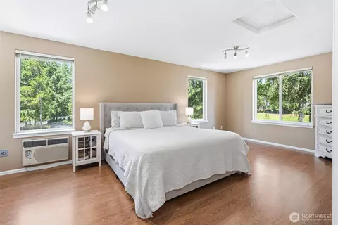 Bedroom - 191 E Vine Maple Ln, Union, WA 98592 photo 5 of 6