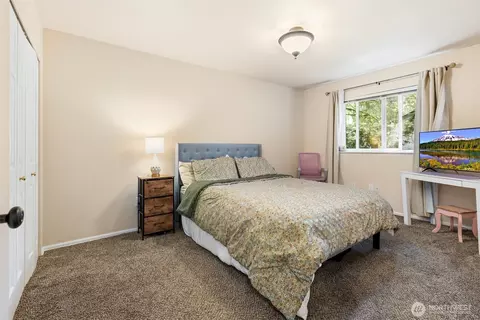 Bedroom - 191 E Vine Maple Ln, Union, WA 98592 photo 3 of 6