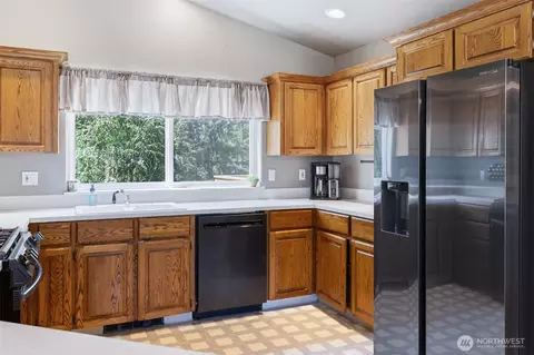 Kitchen - 191 E Vine Maple Ln, Union, WA 98592 photo 2 of 2