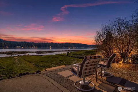 730 E North Bay Rd, Allyn, WA 98524