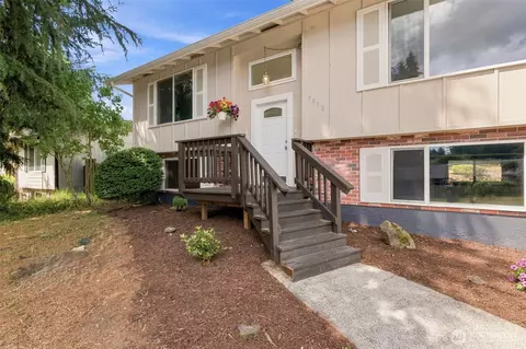 7910 Husky Way SE, Lacey, WA 98503