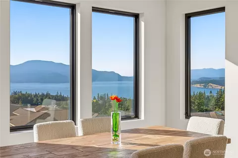3923 Rock Ridge Pkwy, Anacortes, WA 98221