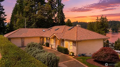 6074 Osprey Cir, Bremerton, WA 98312