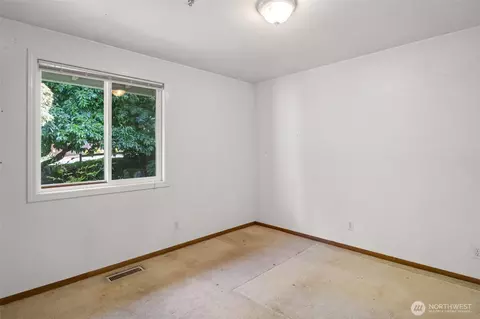 Bedroom - 9220 NE 191st St, Bothell, WA 98011 photo 1 of 6