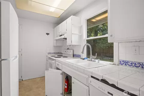 Kitchen - 9220 NE 191st St, Bothell, WA 98011 photo 1 of 5