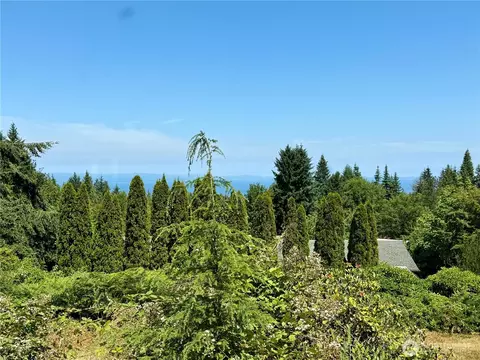 225 E Panorama Ln, Port Angeles, WA 98362