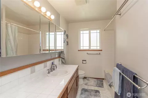 Bath - 19613 Filbert Dr, Bothell, WA 98012 photo 3 of 3