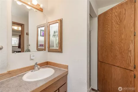 Bath - 19613 Filbert Dr, Bothell, WA 98012 photo 2 of 3