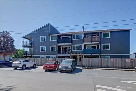 939 N 101st St #302, Seattle, WA 98133