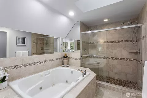 Bath - 1721 142nd Pl SE, Mill Creek, WA 98012 photo 3 of 5