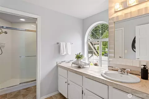 Bath - 1721 142nd Pl SE, Mill Creek, WA 98012 photo 5 of 5
