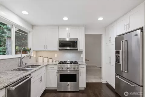 Kitchen - 15931 26th Ave SE, Mill Creek, WA 98012 photo 4 of 6