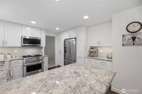 Kitchen - 15931 26th Ave SE, Mill Creek, WA 98012 photo 3 of 6