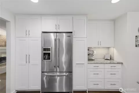 Kitchen - 15931 26th Ave SE, Mill Creek, WA 98012 photo 5 of 6