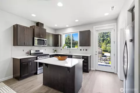 Kitchen - 19414 35th Dr SE #D, Bothell, WA 98012 photo 3 of 5