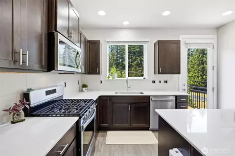 Kitchen - 19414 35th Dr SE #D, Bothell, WA 98012 photo 2 of 5