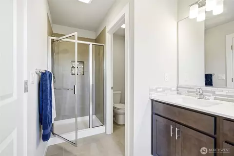 Bath - 19414 35th Dr SE #D, Bothell, WA 98012 photo 3 of 4