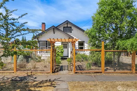 322 S Jones St, Port Angeles, WA 98362