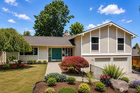 15522 SE 44th Pl, Bellevue, WA 98006