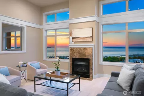 55 Pine St #309, Edmonds, WA 98020
