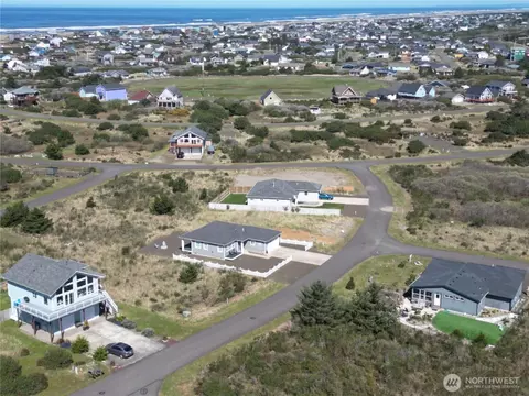 1439 Diamond Head Ave SW, Ocean Shores, WA 98569