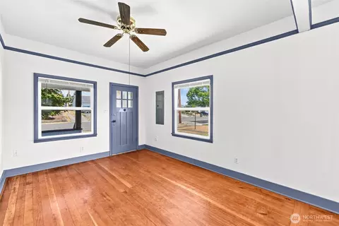 Living - 3614 24th St, Everett, WA 98201 photo 1 of 2