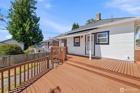 Exterior - 3614 24th St, Everett, WA 98201 photo 5 of 8