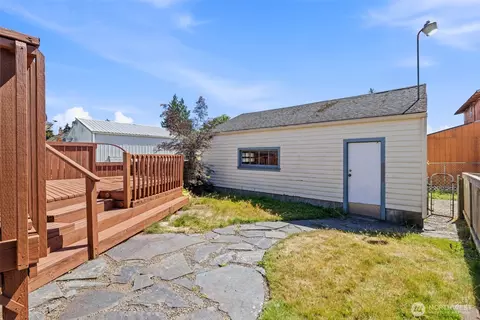 Exterior - 3614 24th St, Everett, WA 98201 photo 7 of 8