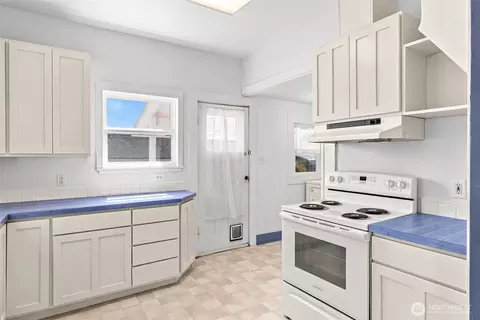 Kitchen - 3614 24th St, Everett, WA 98201 photo 2 of 2
