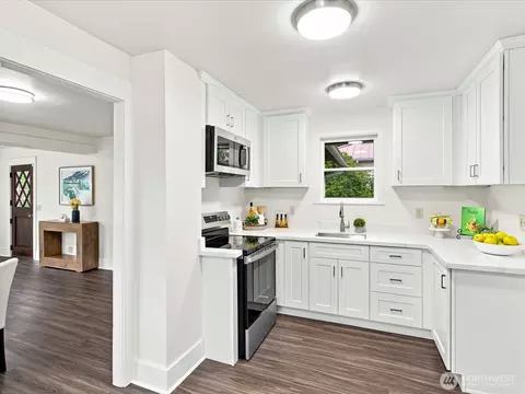 8848 13th Ave SW, Seattle, WA 98106
