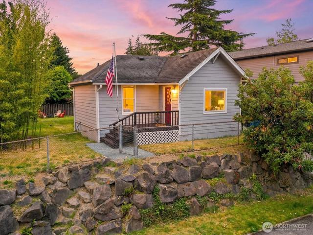 8848 13th Ave SW, Seattle, WA 98106