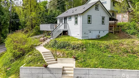 1408 Price Rd, Bremerton, WA 98312