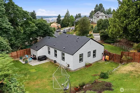 555 Windsor Pl NE, Renton, WA 98056