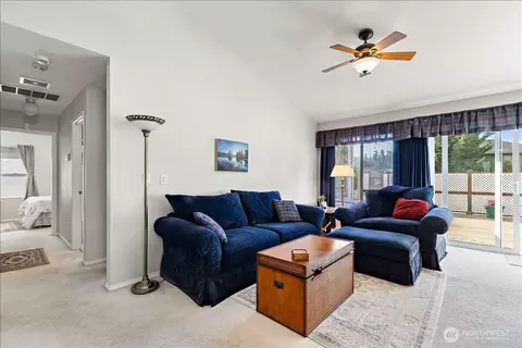 Living - 5106 149th St SE, Everett, WA 98208 photo 3 of 4