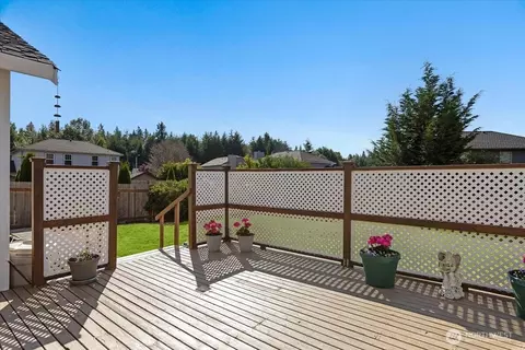 Exterior - 5106 149th St SE, Everett, WA 98208 photo 7 of 8