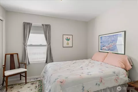Bedroom - 5106 149th St SE, Everett, WA 98208 photo 2 of 2