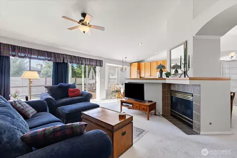 Living - 5106 149th St SE, Everett, WA 98208 photo 4 of 4