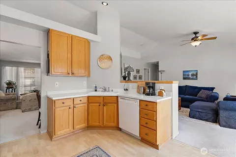 Kitchen - 5106 149th St SE, Everett, WA 98208 photo 2 of 3