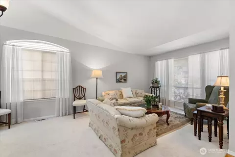 Living - 5106 149th St SE, Everett, WA 98208 photo 2 of 4