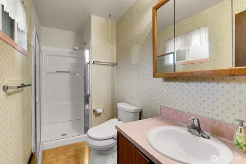 Bath - 10842 NE 149th St, Bothell, WA 98011 photo 1 of 2