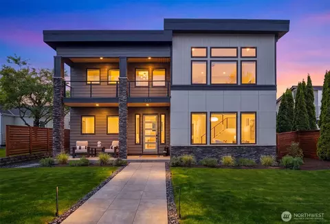 635 17th Ave W, Kirkland, WA 98033