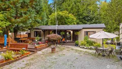 16516 W Lake Goodwin Rd, Stanwood, WA 98292
