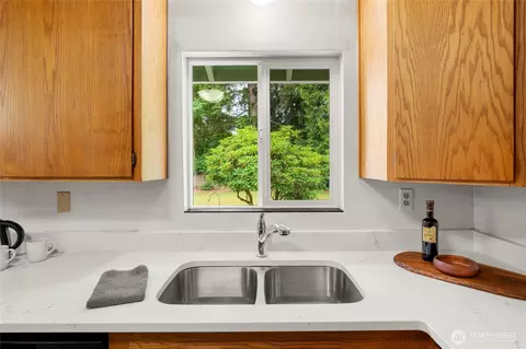 Kitchen - 8811 187th St NE, Bothell, WA 98011 photo 4 of 4