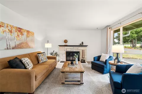 Living - 8811 187th St NE, Bothell, WA 98011 photo 1 of 2