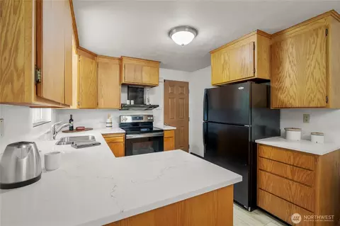 Kitchen - 8811 187th St NE, Bothell, WA 98011 photo 1 of 4
