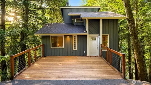 16 Valley View Cir, Bellingham, WA 98229
