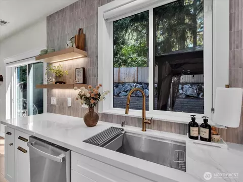 Kitchen - 23009 36th Dr SE, Bothell, WA 98021 photo 4 of 4